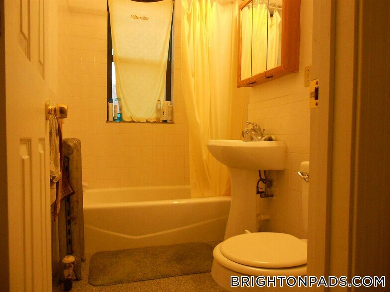 Building Photo - 17 Cummings Rd