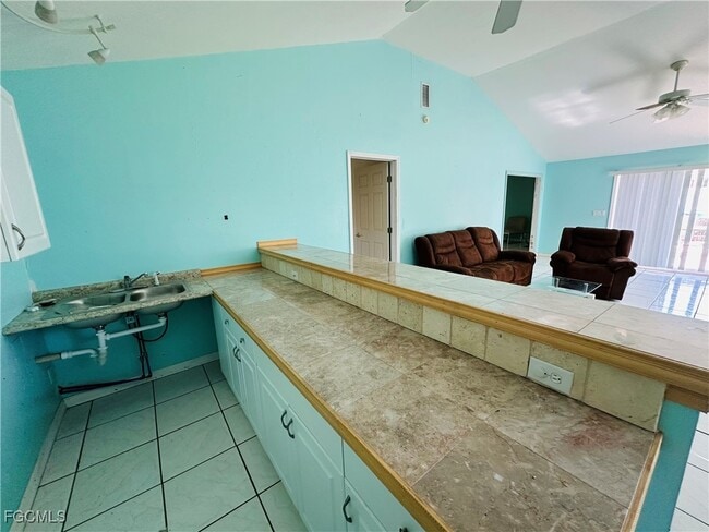 Building Photo - 1421 SW 9th Ct