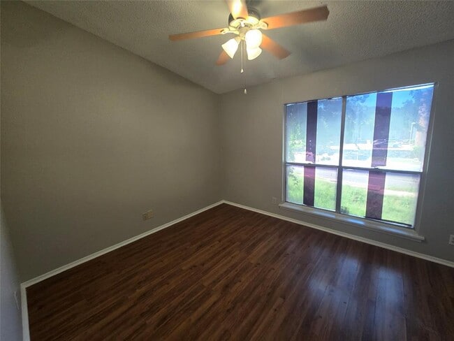 Building Photo - 3824 Southway Dr