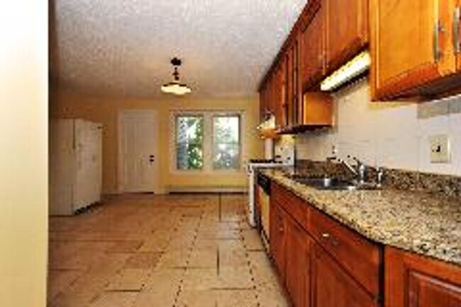 Building Photo - Brookline - 2  Bedroom Apt - Available NOW...