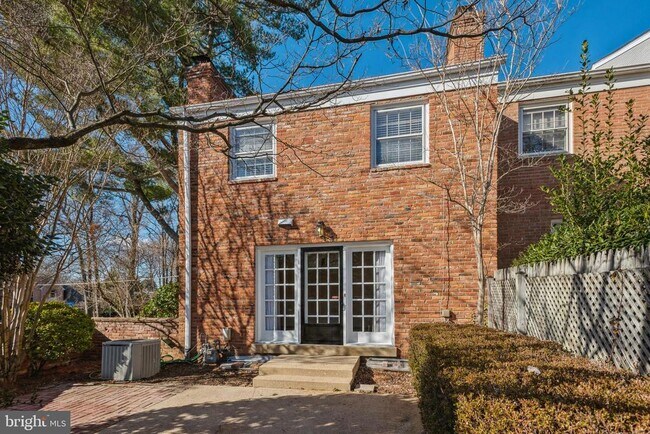 Building Photo - 6815 Melrose Dr