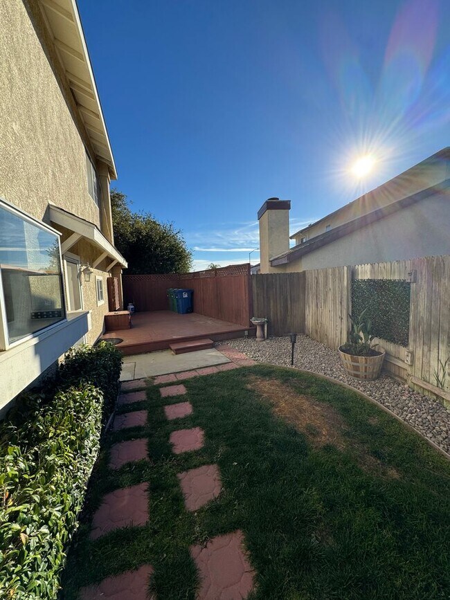 Building Photo - 4 Bed 3 Bath in Desirable Santa Maria Neighborhood