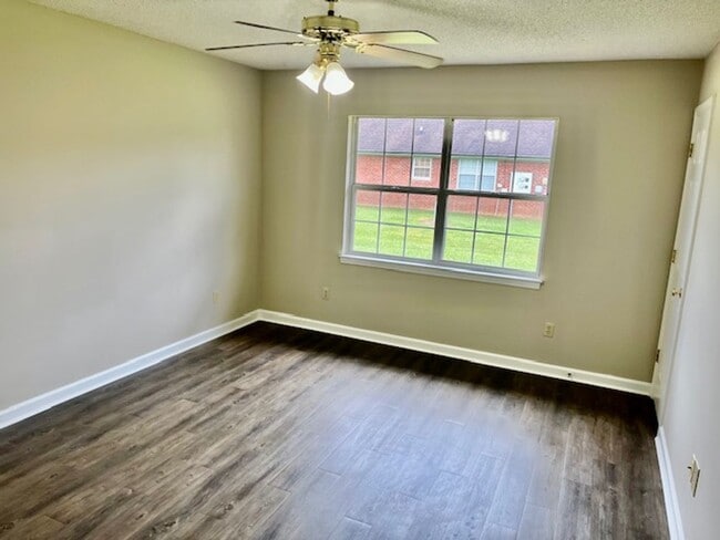 Building Photo - Rockcreek Dr #13 &amp; 15
