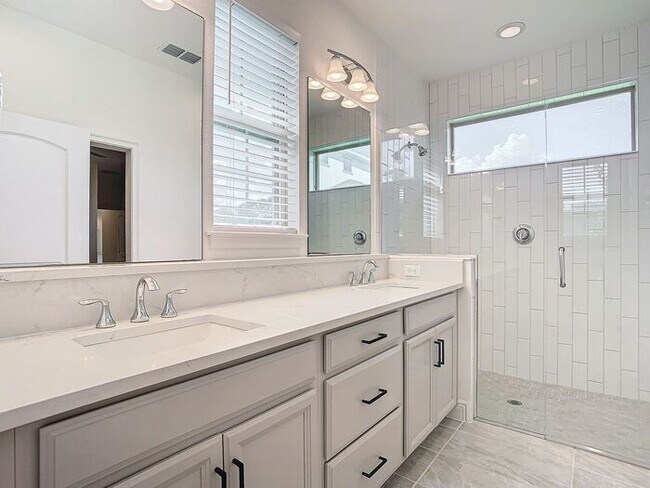 Building Photo - Gorgeous 3/2 Modern Home with a 2 Car Gara...