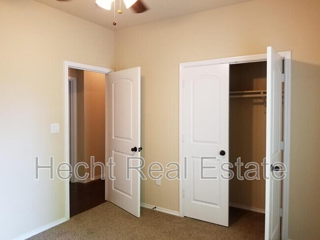 Building Photo - 1023 Brown Rock Dr