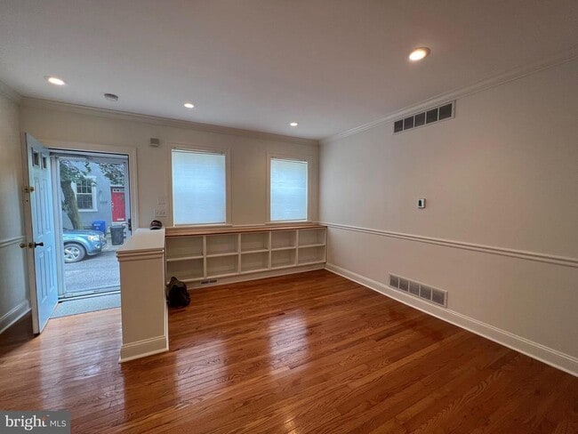Building Photo - 1007 S Chadwick St