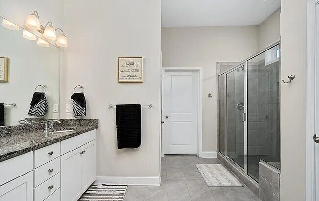 Building Photo - Spacious 4-Bedroom Retreat with 3 Full Baths in Anderson's Prime Location!