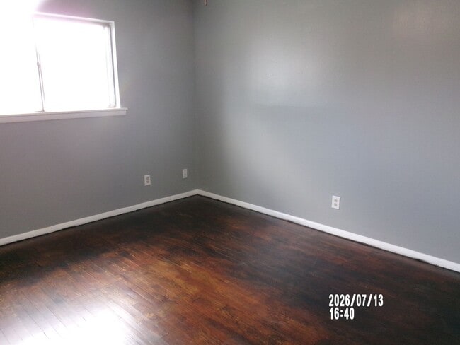 Building Photo - Spacious home with lots of personality located in Lawton Heights