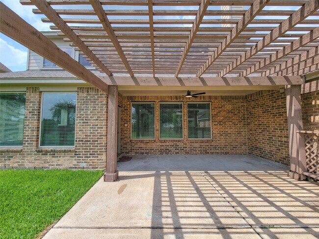 Building Photo - 23111 Broad Spgs Ct