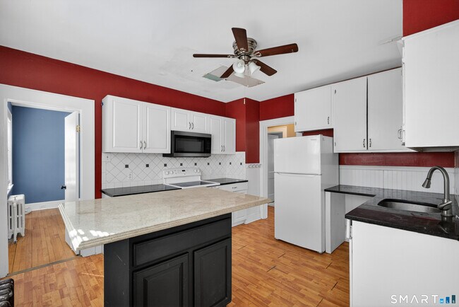 Building Photo - 1442 Wood Ave