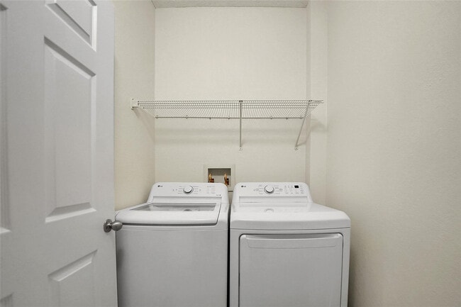 Building Photo - 533 NE 3rd Ave