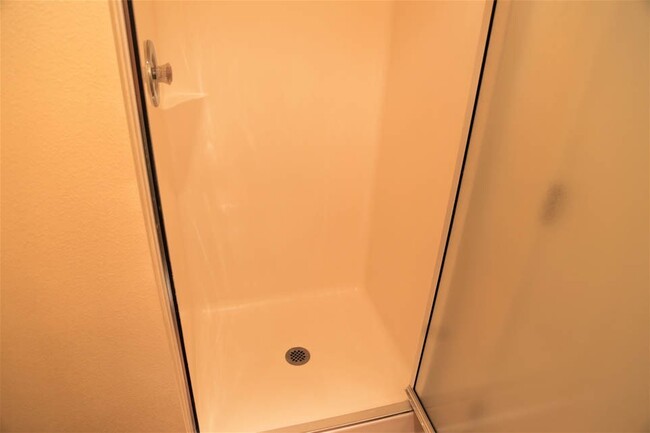 Building Photo - 3 Bed 2 Bath Home with Huge Fenced Yard/ A...