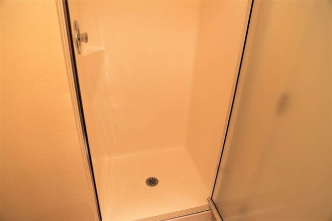 Building Photo - 3 Bed 2 Bath Home with Huge Fenced Yard/ Air Conditioning/ Solar Power