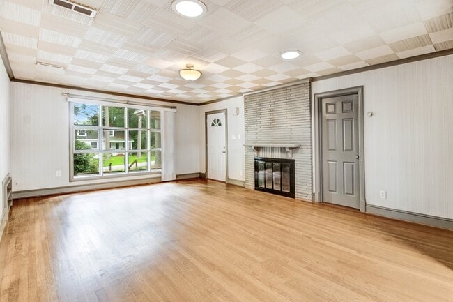 Building Photo - 105 Pineland Cir