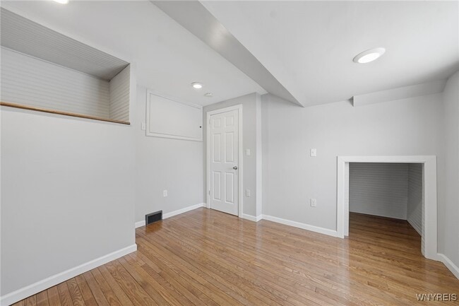 Building Photo - 151 Conant Dr