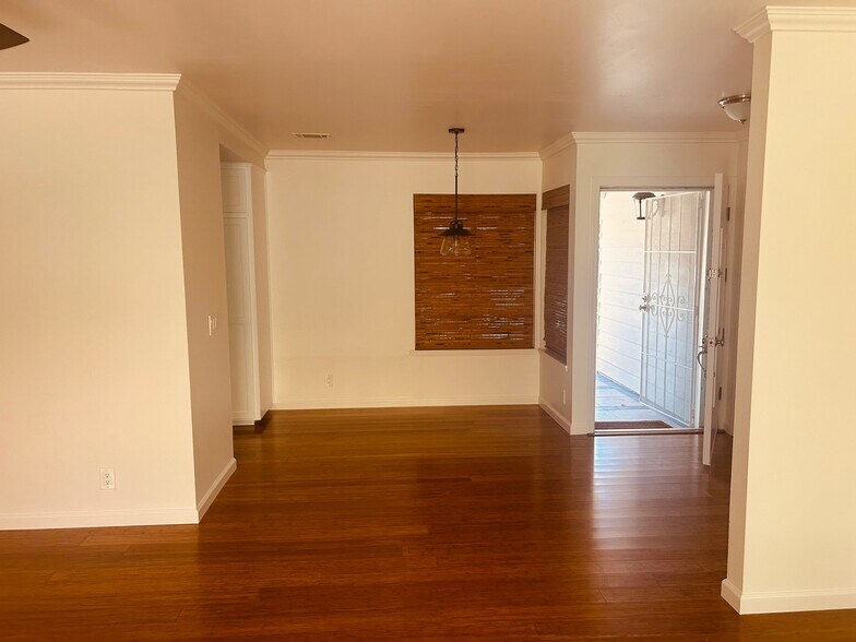 Building Photo - 1916 Felice Dr