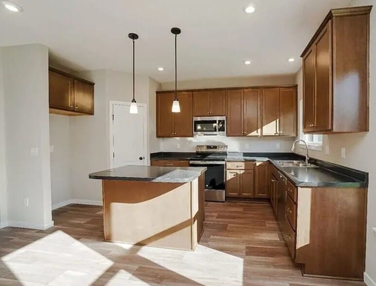 Building Photo - 6136 Old Rosebud Dr