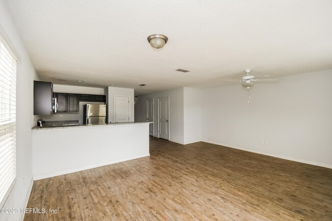 Building Photo - 570 Eiseman Wy