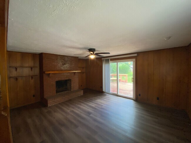 Building Photo - Welcome to Blueberry Hills located off Nicholasville Rd     20260615
