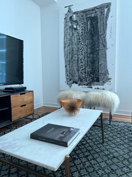Building Photo - 300 S Biscayne Blvd