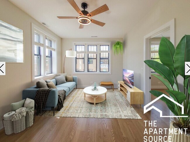 Building Photo - 2020 W Montrose Ave