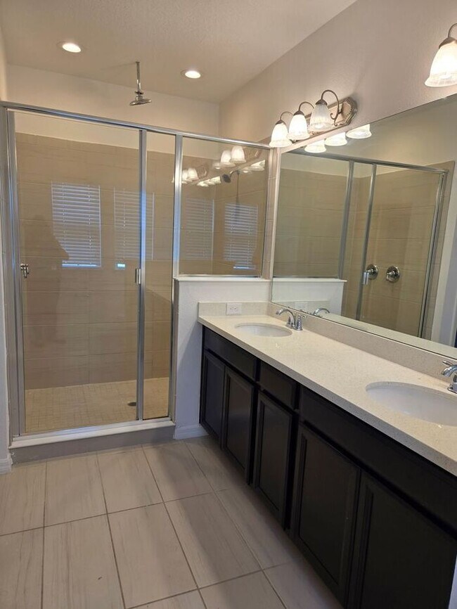 Building Photo - Stunning Three-Story Townhome, Located in the Heart of Altamonte Springs!