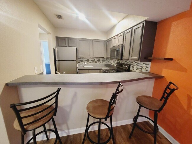 Building Photo - 741 White Dr