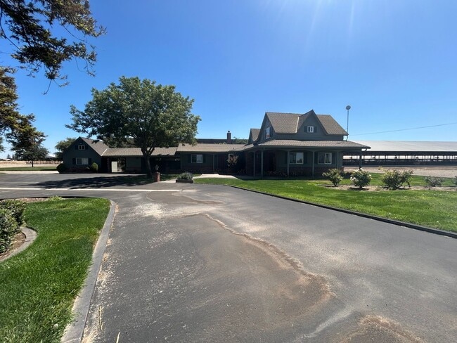 Building Photo - Country home with inground pool/spa. Pool ...