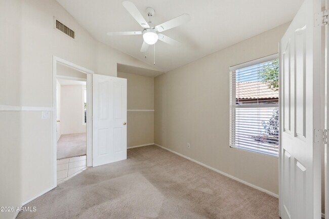 Building Photo - 1025 W Jeanine Dr