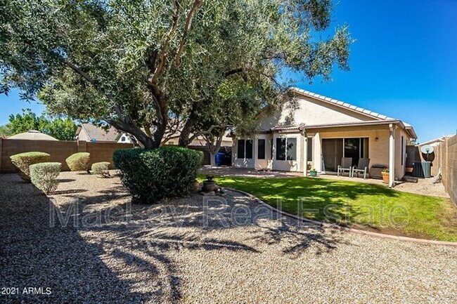 Building Photo - 213 W Caroline Ln