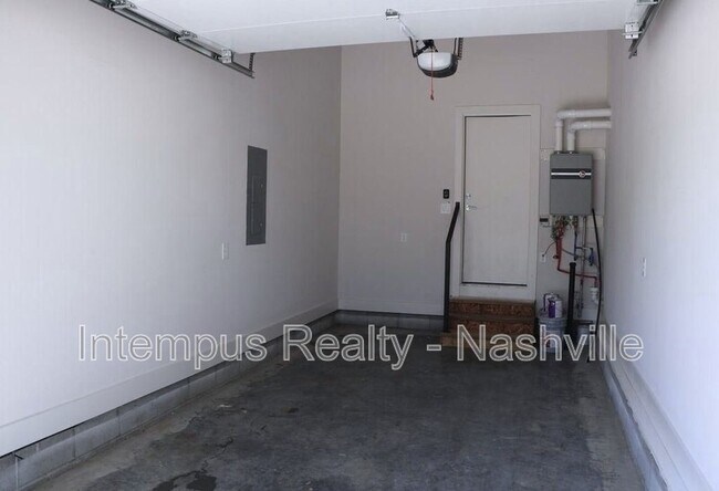 Building Photo - 927 13th Ave S