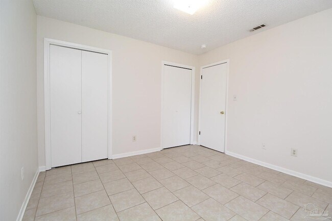 Building Photo - 3398 Green Briar Cir