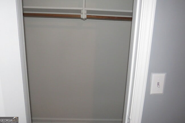 Building Photo - 1105 Hampton Rd