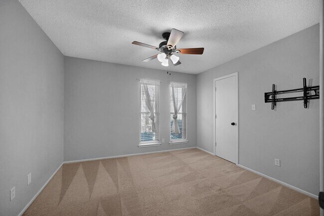 Building Photo - 105 Quail Run