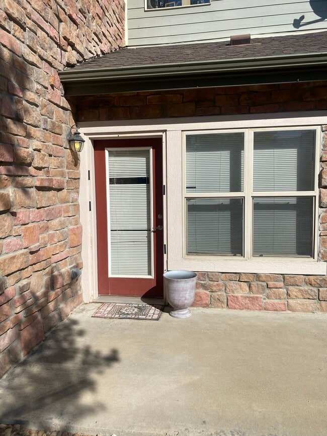 Building Photo - 2541 S Bahama Cir