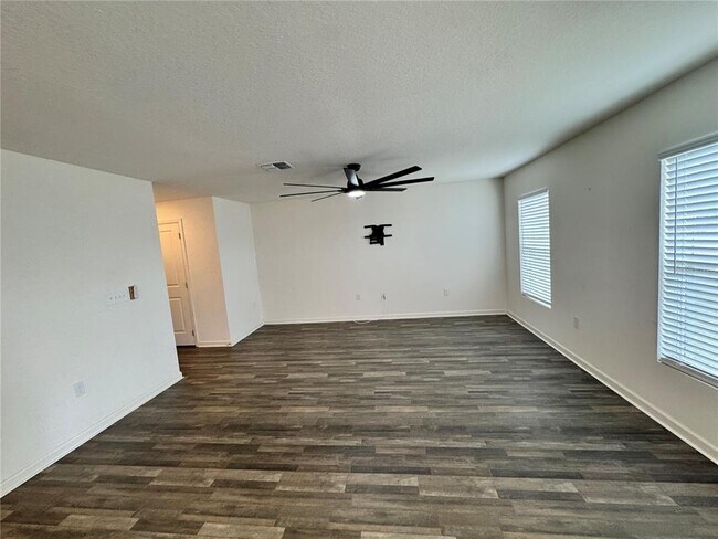 Building Photo - 2110 Kansas Rd