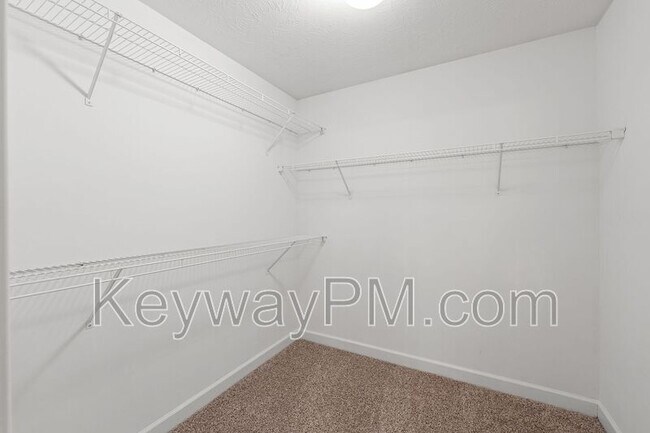 Building Photo - 633 Ventana Dr