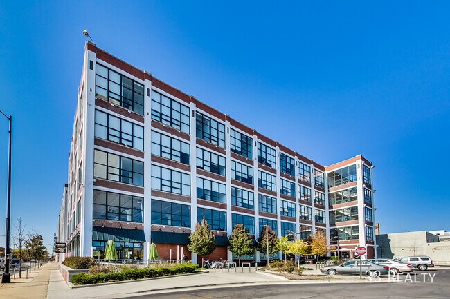 Building Photo - 4000 W Diversey Ave