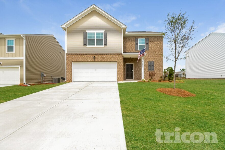 Primary Photo - 165 Ogden Pond Pl