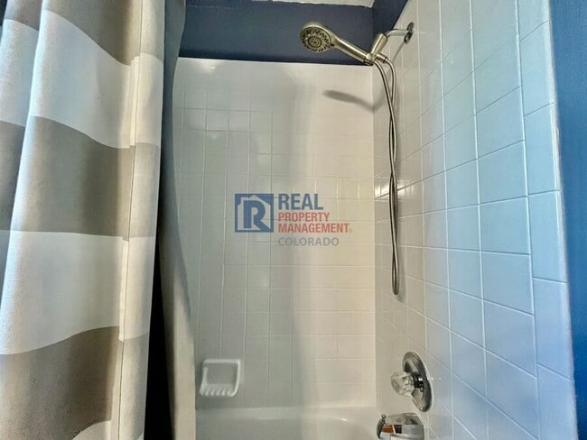 Building Photo - 940 W 133rd Cir