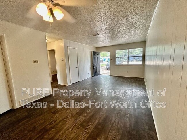 Building Photo - 409 Cousins Ln