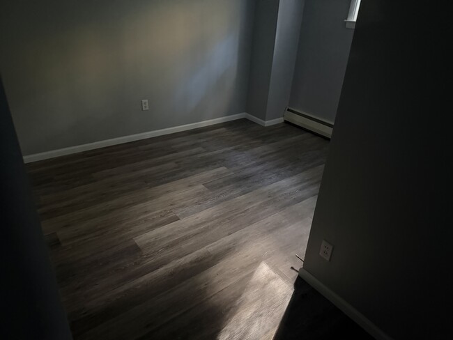 Building Photo - 104 W Fairview St