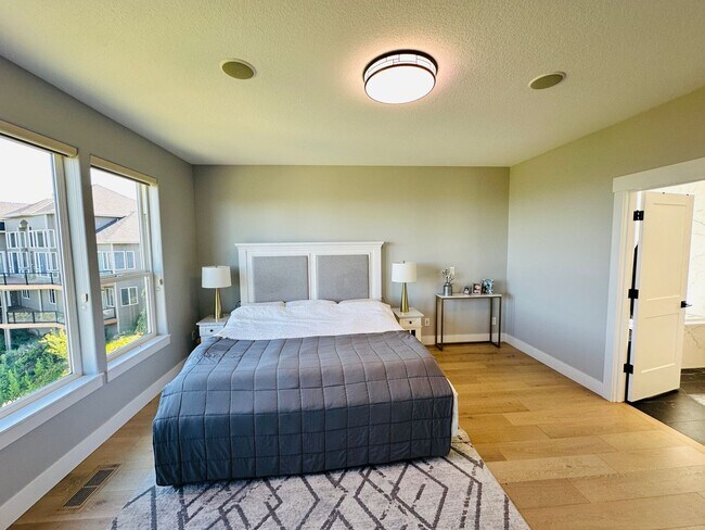 Building Photo - Stunning Custom Camas Home