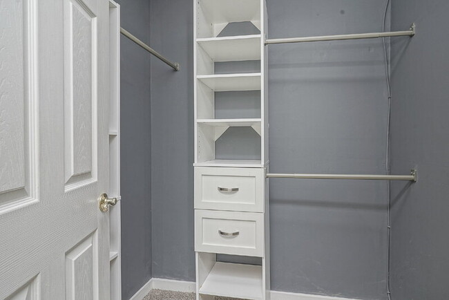 Building Photo - 2004 Augusta Cir