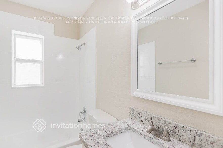 Building Photo - 2826 17th Ave N