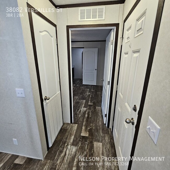 Building Photo - 3-bedroom, 2-bathroom, 960 square feet of ...