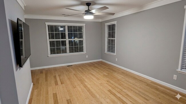 Building Photo - Fantastic Location & Price