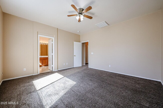 Building Photo - 44115 Askew Dr
