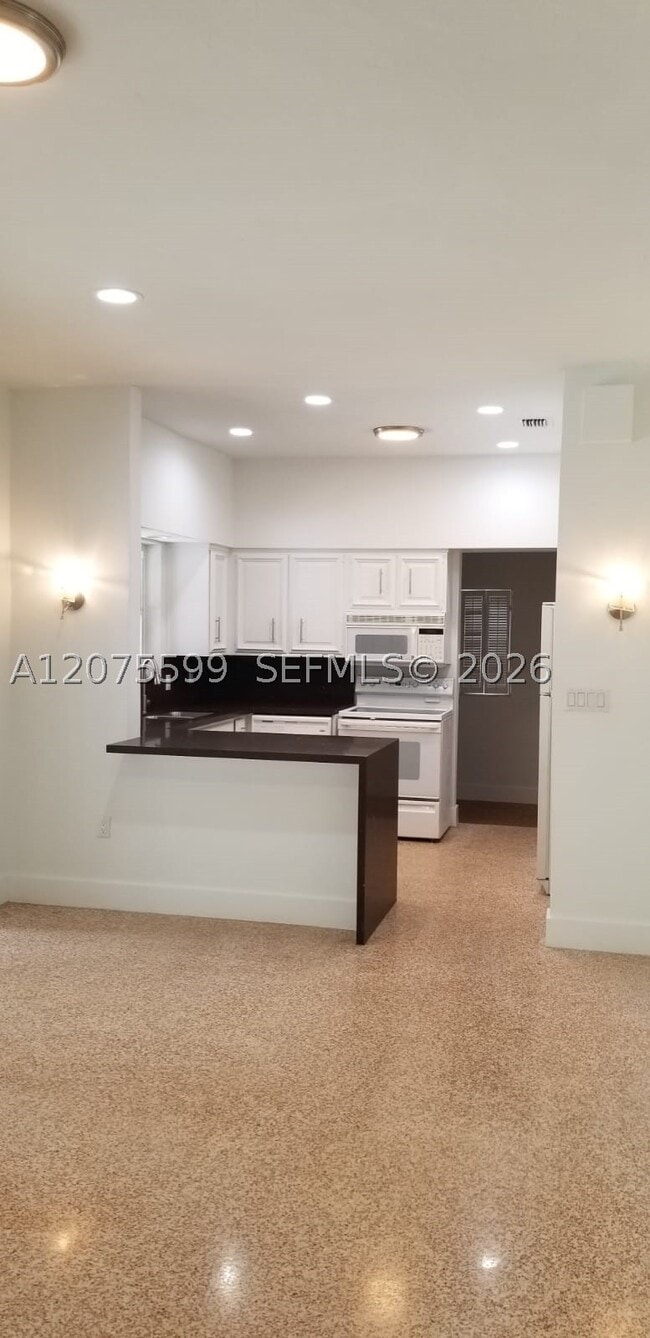 Building Photo - 702 Tibidabo Ave
