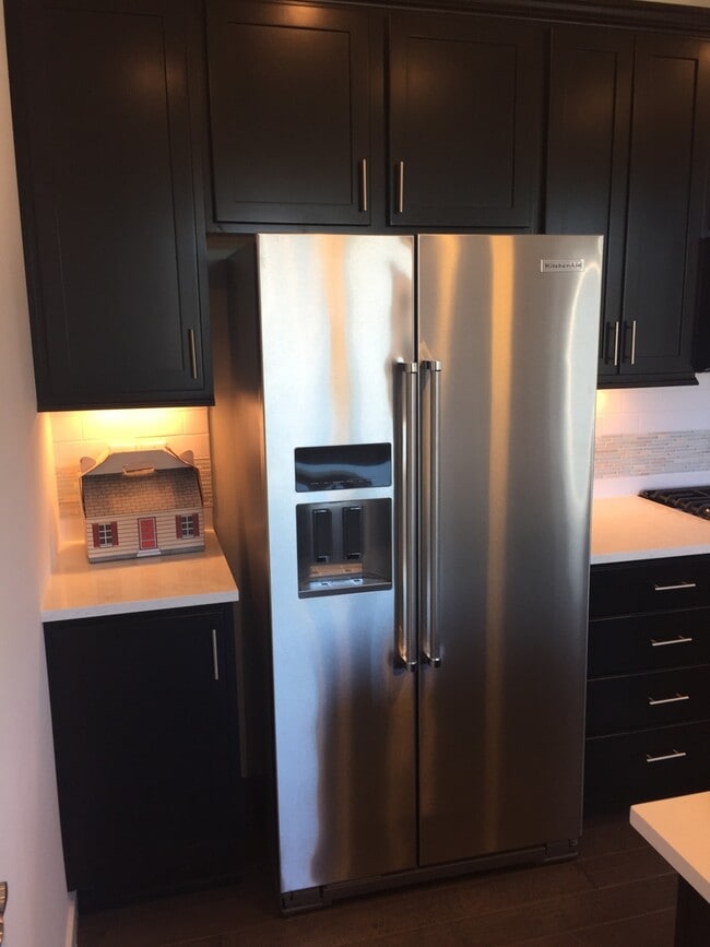 Building Photo - Newer Townhouse in Lake Forest Park!